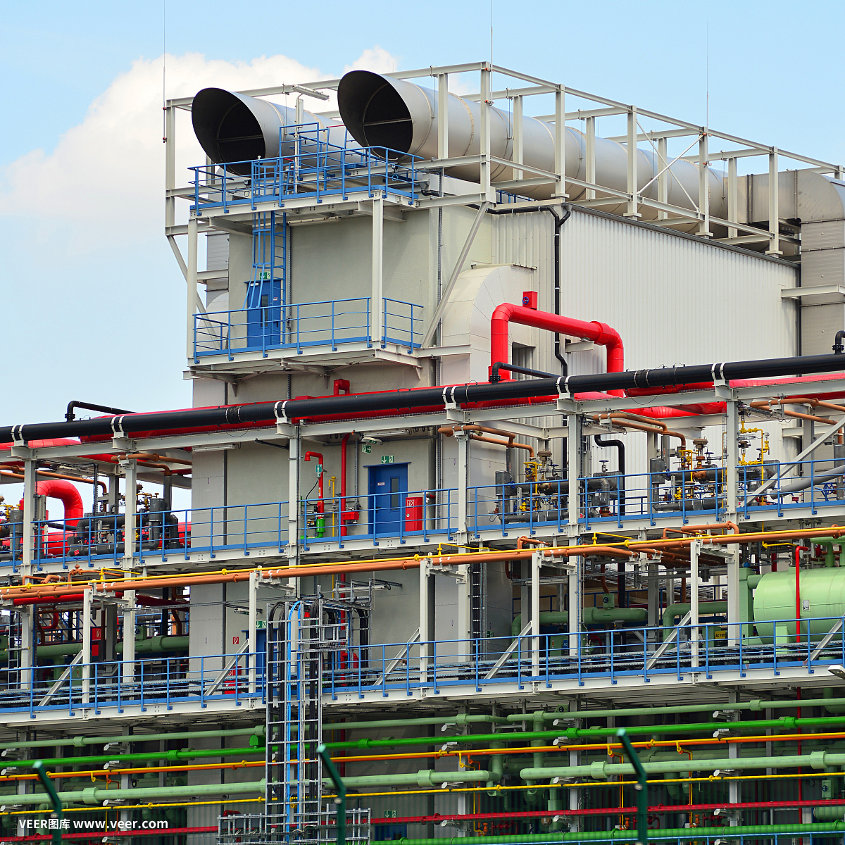 化學(xué)工業(yè)。制造化學(xué)產(chǎn)品的工廠。建筑和設(shè)備